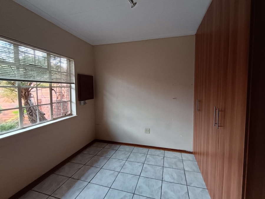 2 Bedroom Property for Sale in Langenhovenpark Free State